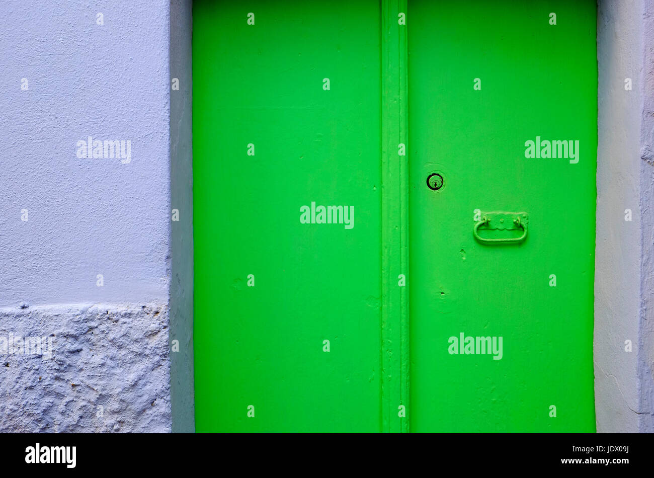 Porte peinte d'un vert vif Banque D'Images