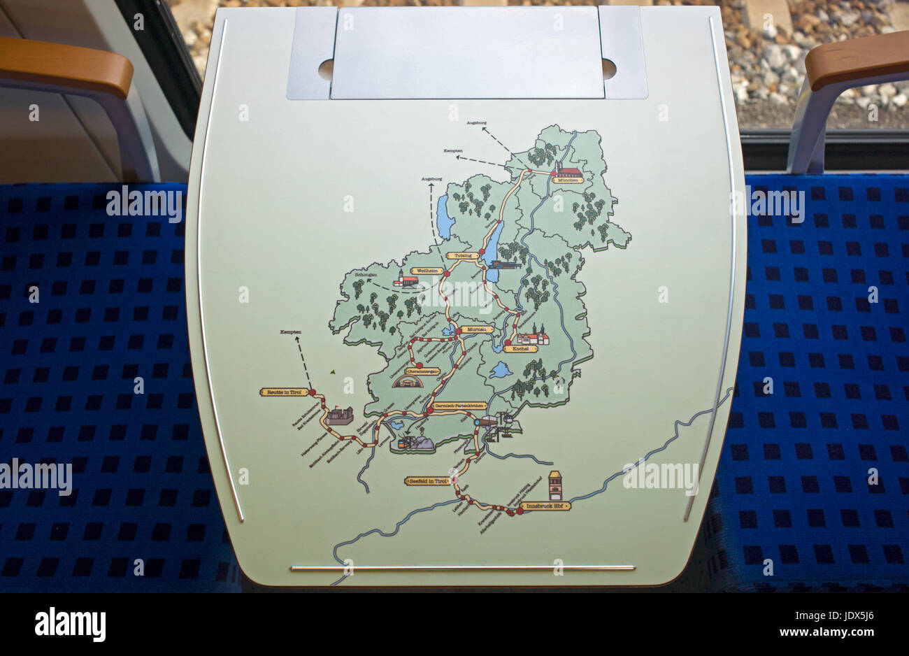 Carte Touristique de fer locaux sur table en train local, Munich. Allemagne Banque D'Images