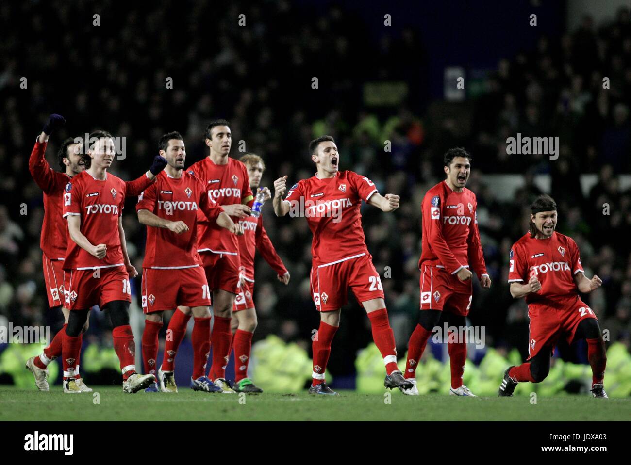 Les joueurs CÉLÈBRENT GAGNER V EVERTON GOODISON PARK FIORENTINA LIVERPOOL GRANDE BRETAGNE 12 Mars 2008 Banque D'Images