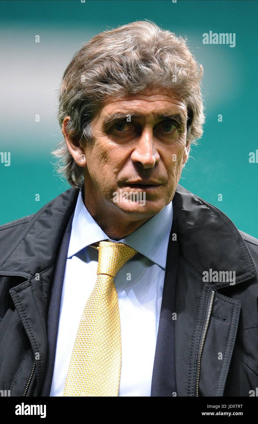 L'ENTRAÎNEUR MANUEL PELLEGRINI VILLARREAL GLASGOW CELTIC PARK Angleterre 10 Décembre 2008 Banque D'Images