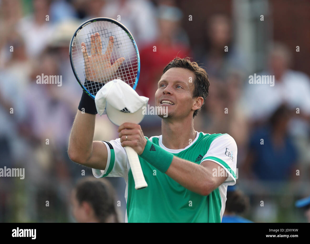 La République Tchèque Tomas Berdych célèbre battant le Denis Shapovalov durant la troisième journée de l'AEGON Championships 2017 au Queen's Club de Londres. Banque D'Images