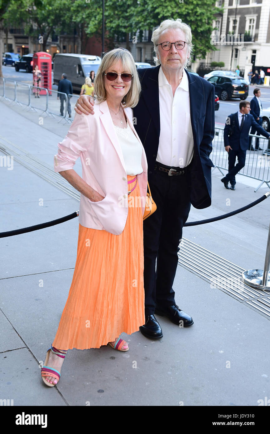 Twiggy et Leigh Lawson assistant à la V et une partie de l'été qui a eu lieu au Victoria & Albert Museum, Londres. ... 21-06-2017 ... Photo par : Ian West/PA Wire.urn:31777782 Banque D'Images