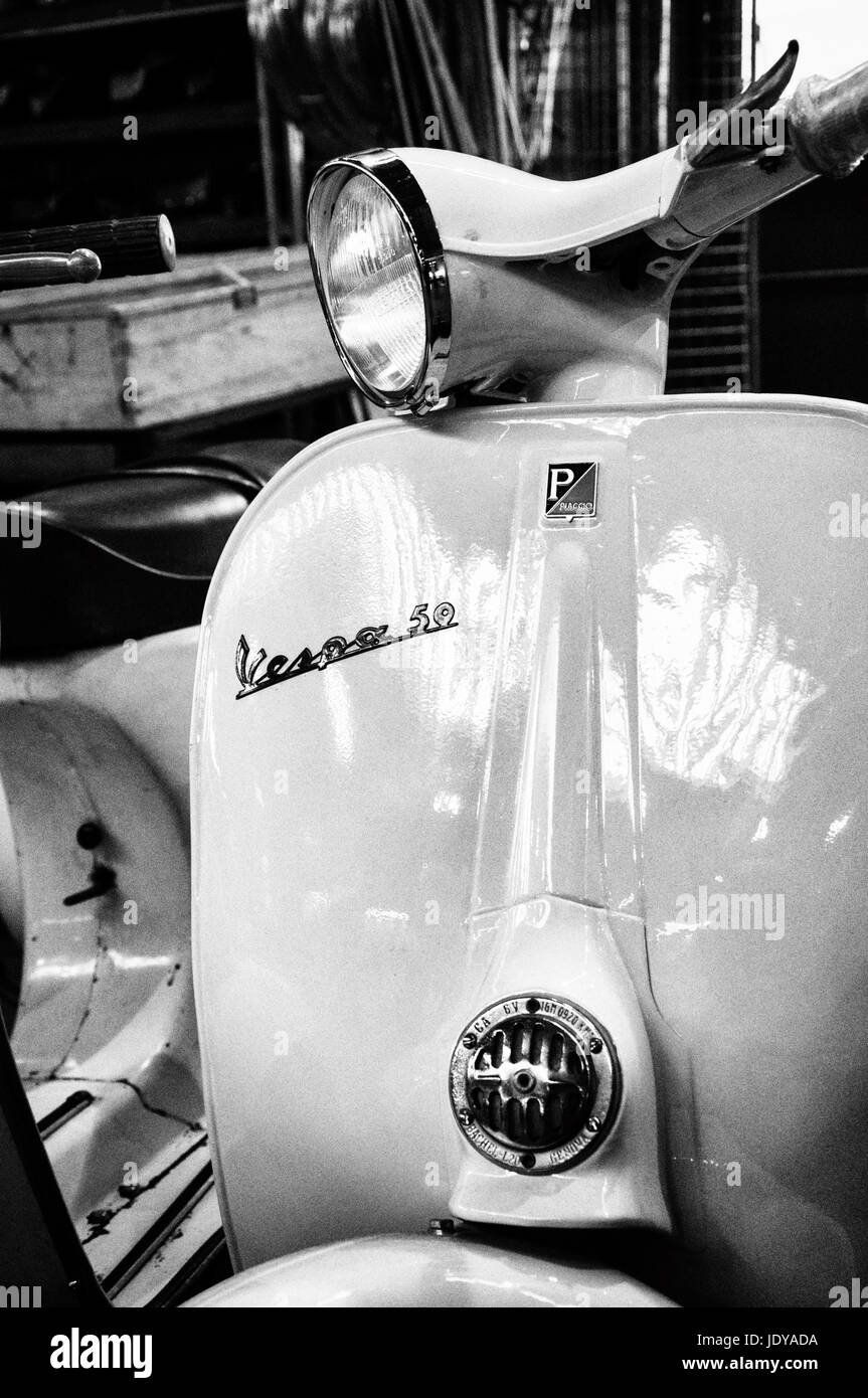Rimini , Italie - février 12, 2017 : piaggio vespa vintage scooter sprint moto Moto spécial 50 Banque D'Images