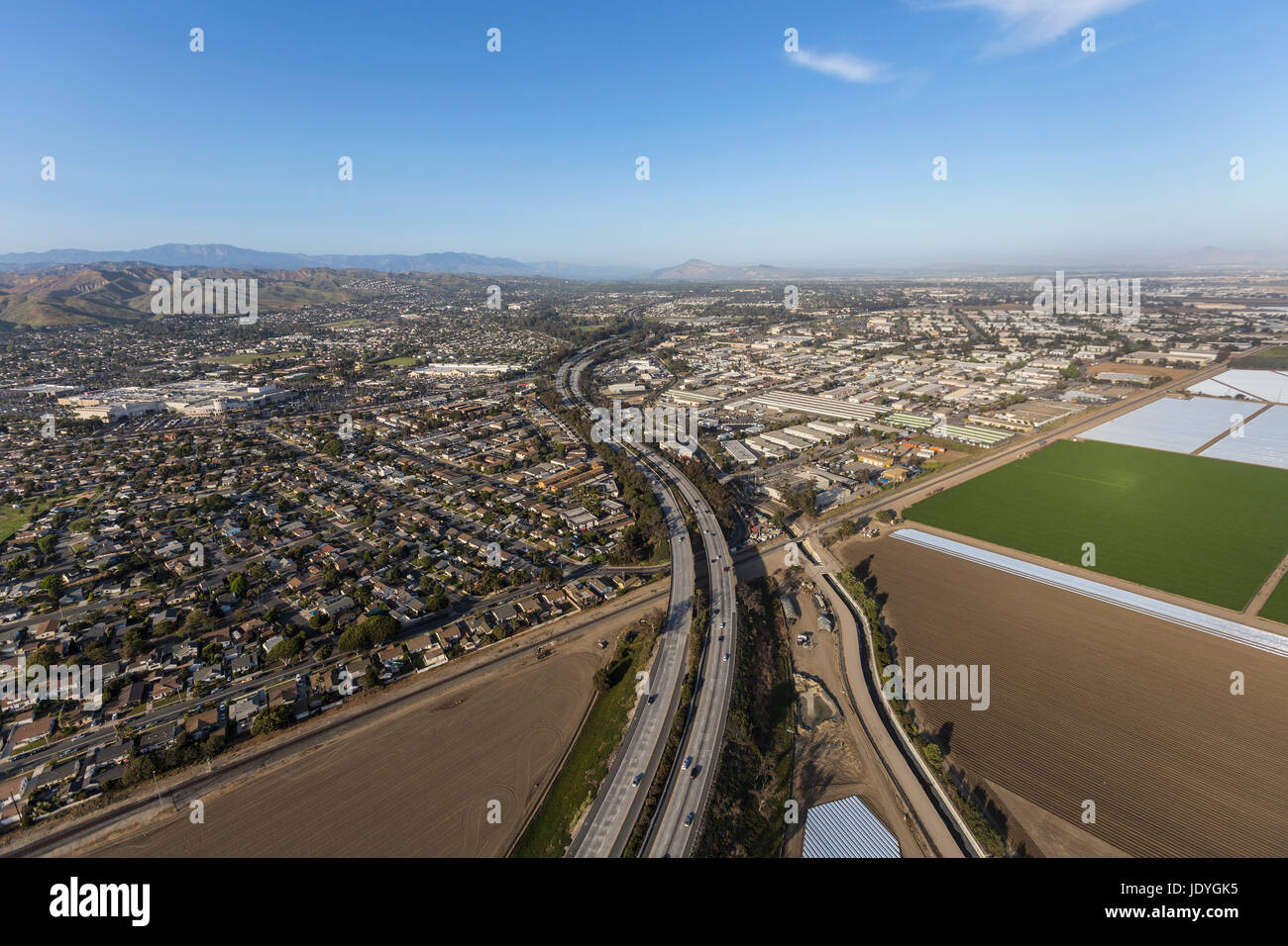 Vue aérienne de l'autoroute 101 dans la région de Ventura, Californie Banque D'Images