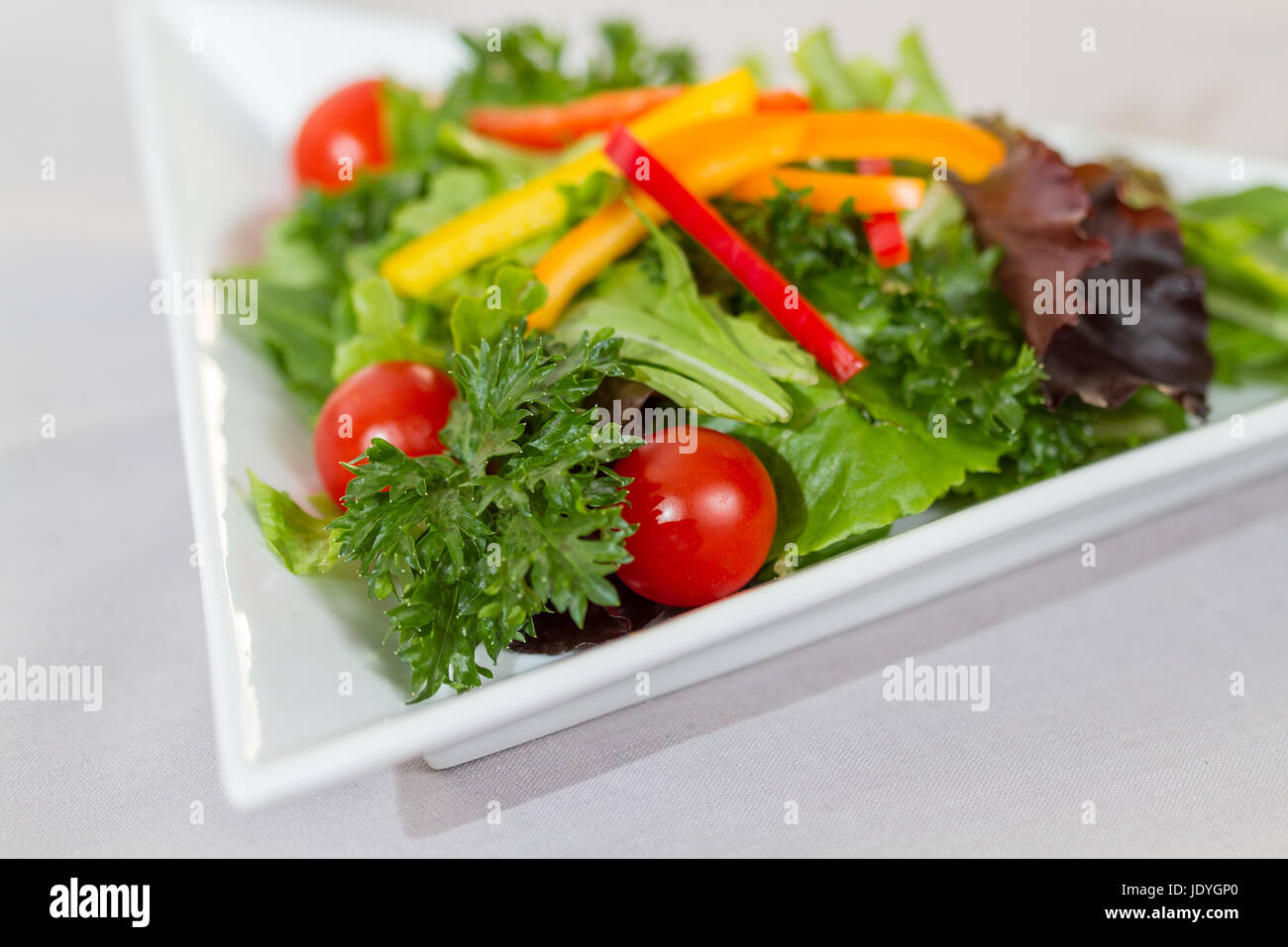 Salade de laitue, tomates et poivrons Banque D'Images