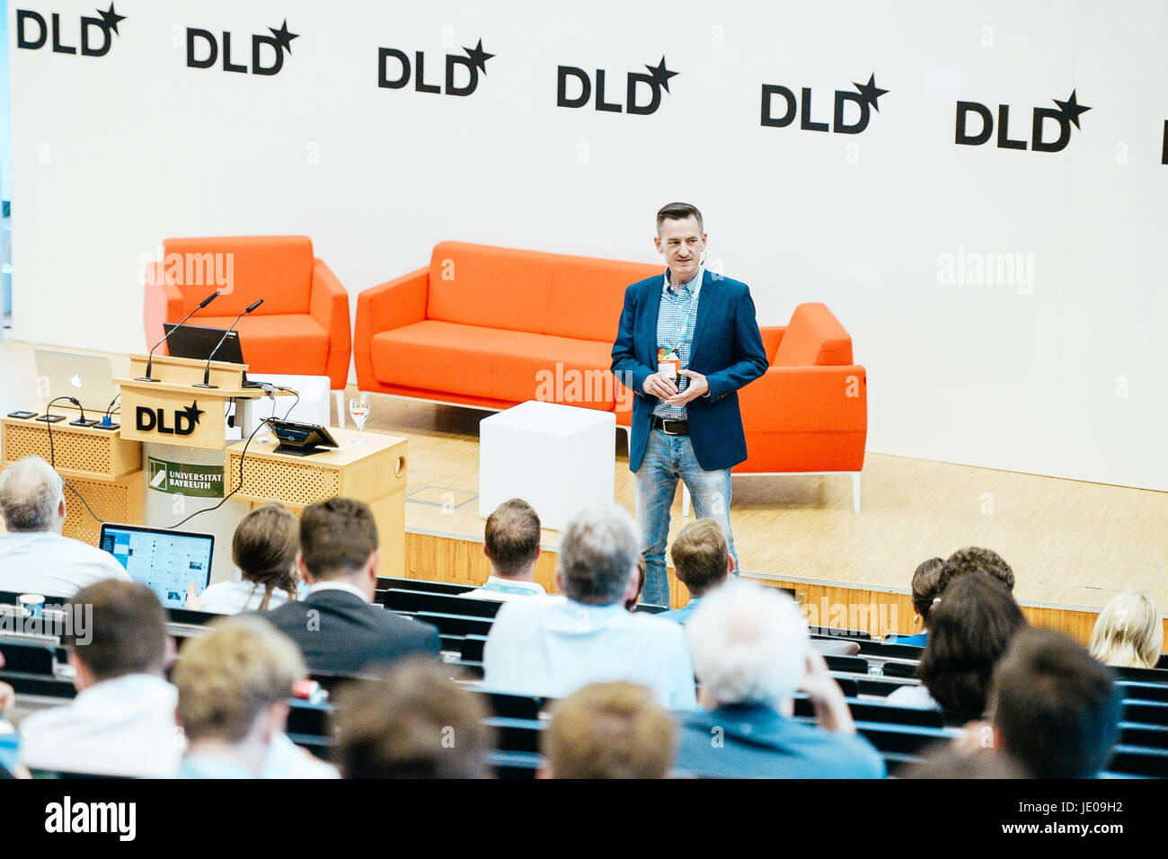 BAYREUTH/ALLEMAGNE - le 21 juin : Axel Kießling (TenneT) parle sur la scène au cours de la DLD activité sur le campus de l'Université de Bayreuth le 21 juin 2017 à Bayreuth, Allemagne. DLD Campus est un nouvel événement série de DLD (Digital Life Design) Conférence de mettre des chercheurs, des leaders régionaux et des champions cachés sur la carte numérique et les connecter avec le réseau international DLD (Photo : photo alliance pour DLD/Jan Haas) | conditions dans le monde entier Banque D'Images