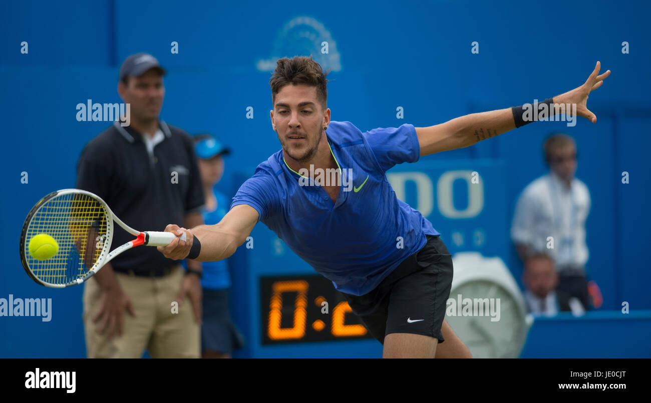 Le Queen's Club, London, UK. 22 juin 2017. Jour 4 de l'Aegon Tennis Championships 2017 dans l'ouest de Londres, Daniil Medvedev (RUS) v Thanasi Kokkinakis (AUS), remportant en deux ensembles. Credit : Malcolm Park / Alamy Live News Banque D'Images