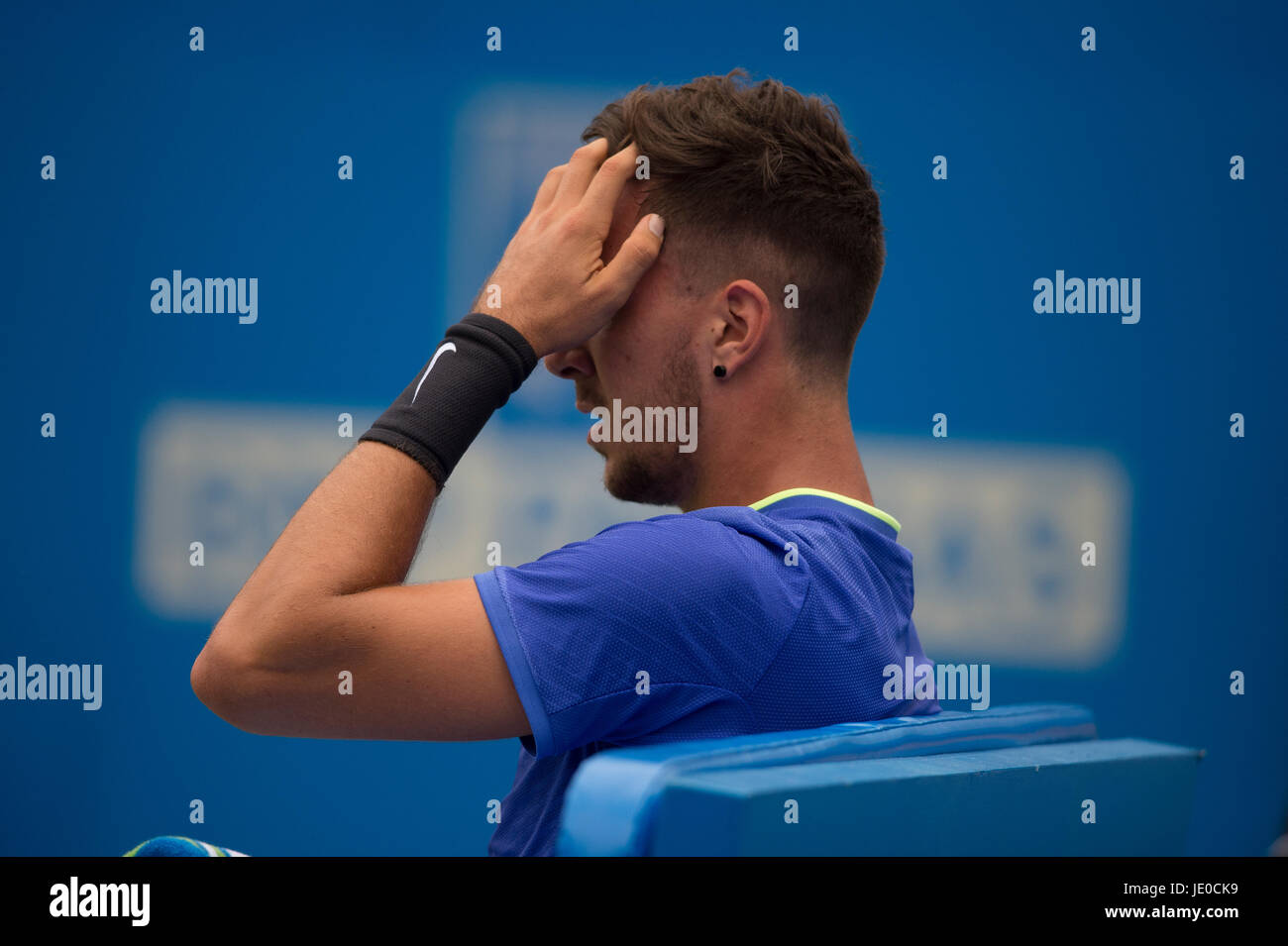 Le Queen's Club, London, UK. 22 juin 2017. Jour 4 de l'Aegon Tennis Championships 2017 dans l'ouest de Londres, Daniil Medvedev (RUS) v Thanasi Kokkinakis (AUS), remportant en deux ensembles. Credit : Malcolm Park / Alamy Live News Banque D'Images