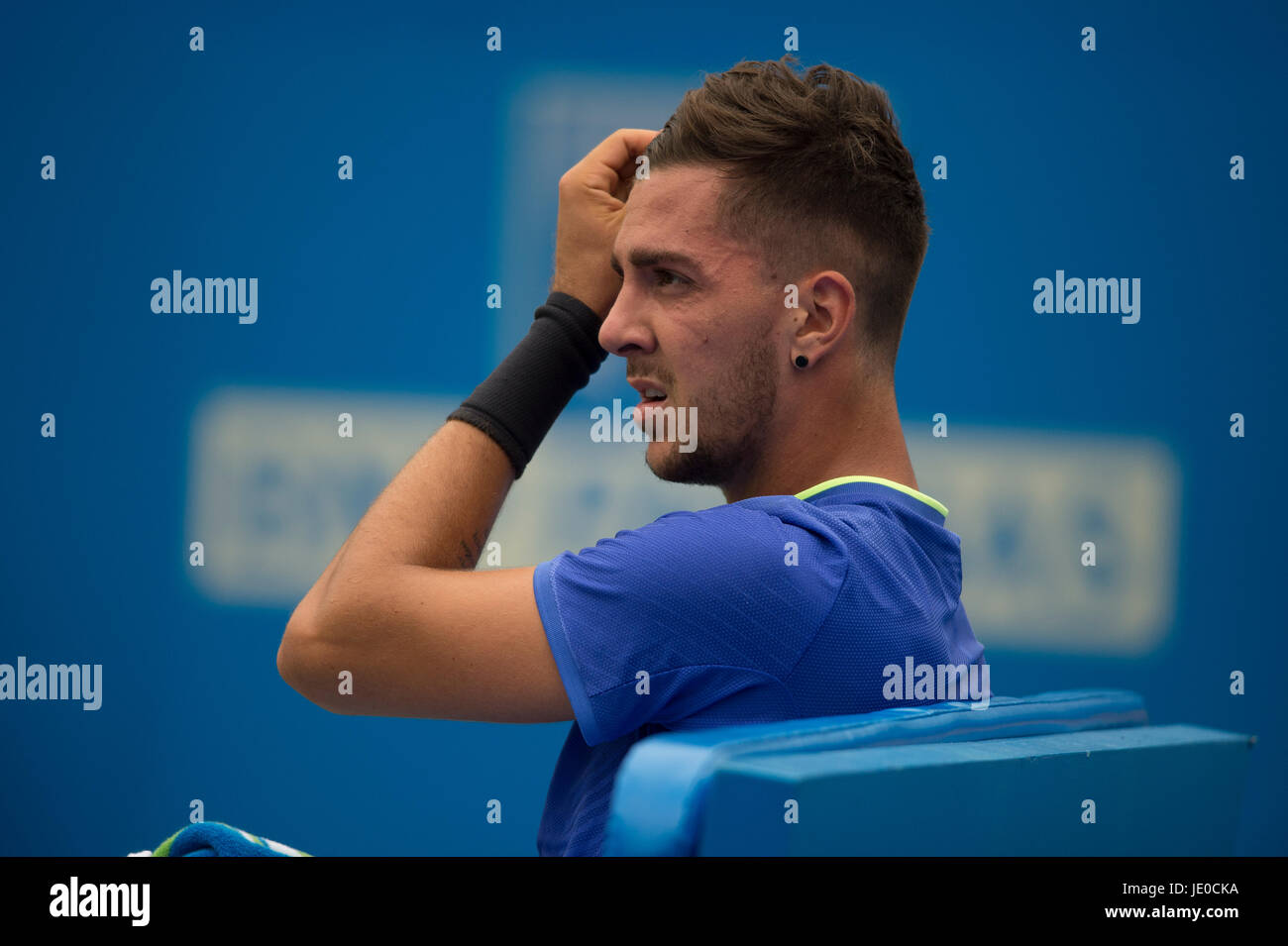Le Queen's Club, London, UK. 22 juin 2017. Jour 4 de l'Aegon Tennis Championships 2017 dans l'ouest de Londres, Daniil Medvedev (RUS) v Thanasi Kokkinakis (AUS), remportant en deux ensembles. Credit : Malcolm Park / Alamy Live News Banque D'Images