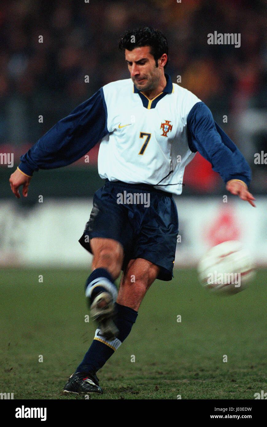Football - Euro 2000 - Groupe A - Portugal / Angleterre. Luis Figo, Portugal Photo Stock - Alamy Football - Euro 2000 - Groupe A - Portugal / Angleterre. Luis Figo, Portugal Photo Stock - Alamy