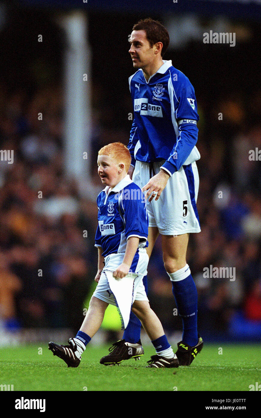 DAVID WEIR & MASCOT FC Everton GOODISON PARK LIVERPOOL Liverpool ANGLETERRE 18 Novembre 2000 Banque D'Images