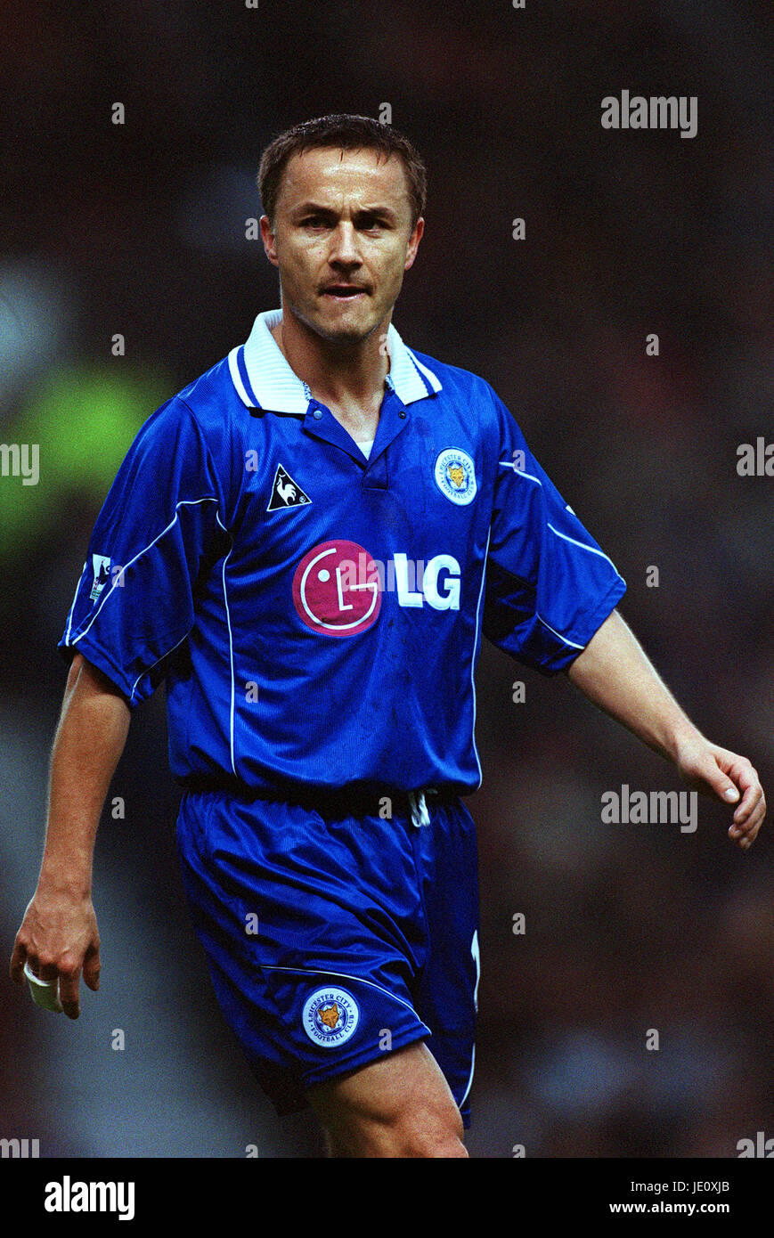 DENNIS WISE Leicester City FC OLD TRAFFORD MANCHESTER EN ANGLETERRE 17 Novembre 2001 Banque D'Images