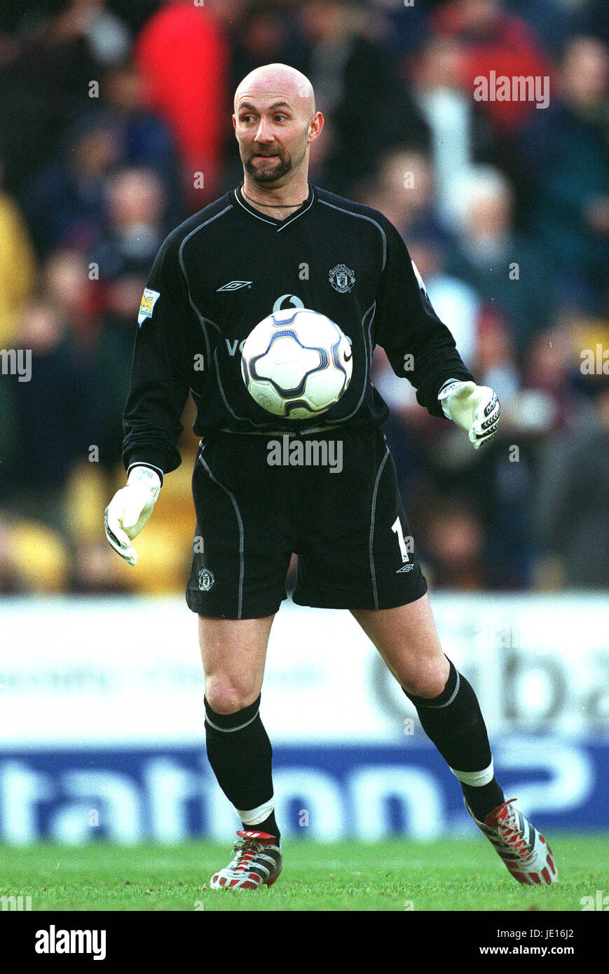 A dejected Fabien Barthez of Manchester United as the third goal goes... News Ph