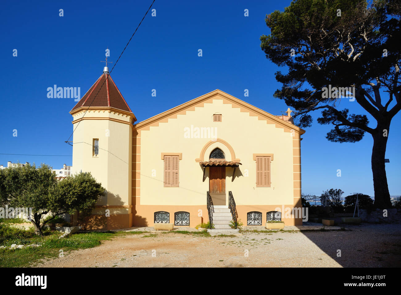 Maison gothique ou presbytère Saint Joseph L'Église ou Chapelle de le Redon Marseille France Banque D'Images