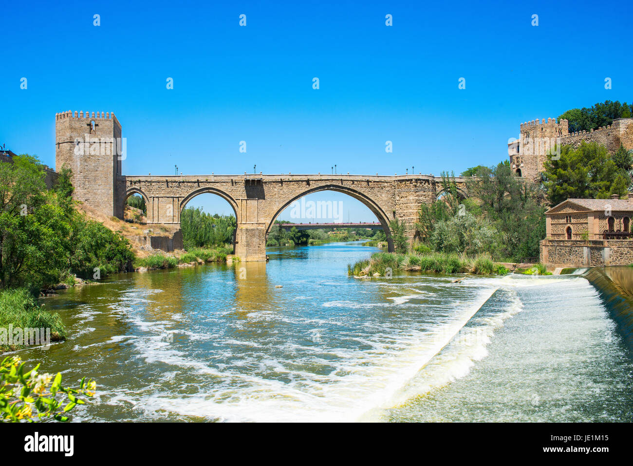 Saint Martin pont médiéval sur la rivière Tajo à Tolède, Castille la Manche, Espagne Banque D'Images