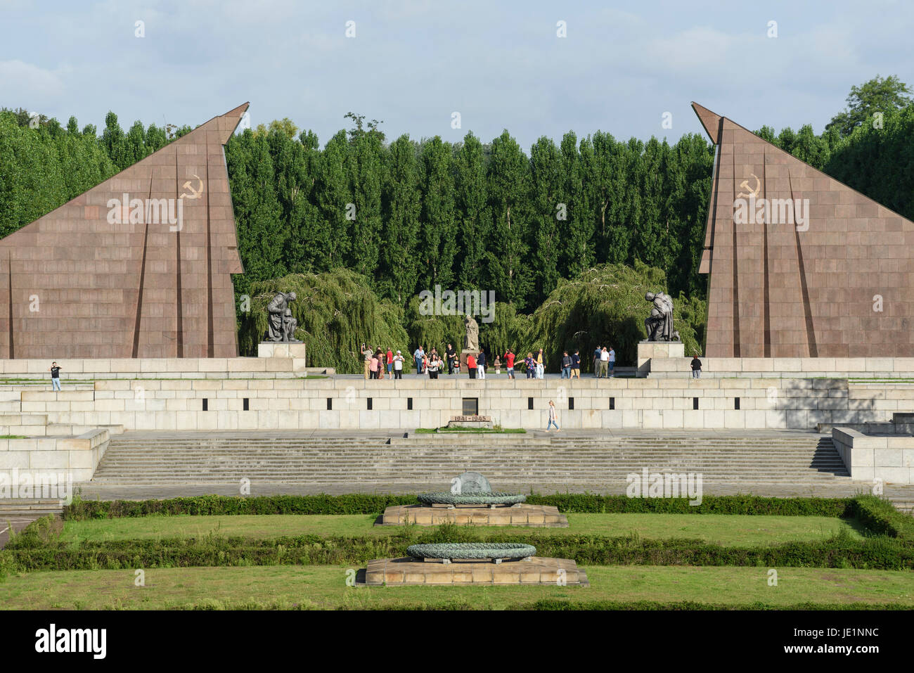 Berlin. L'Allemagne. Monument commémoratif de guerre soviétique en parc de Treptow, commémore les soldats soviétiques qui sont tombés dans la bataille de Berlin, avr-mai 1945. Banque D'Images
