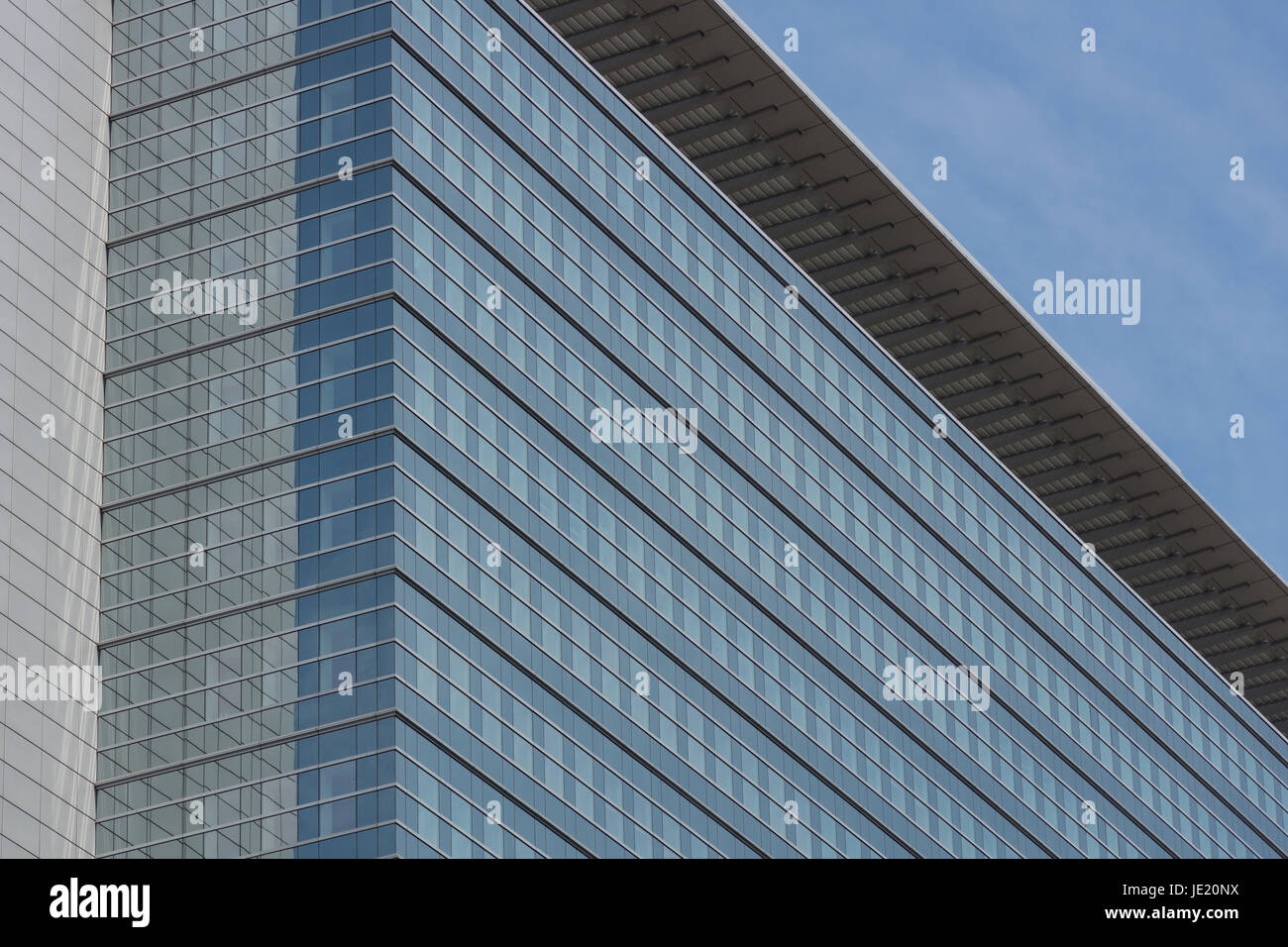 Von Wolkenkratzers Fensterfront Banque D'Images