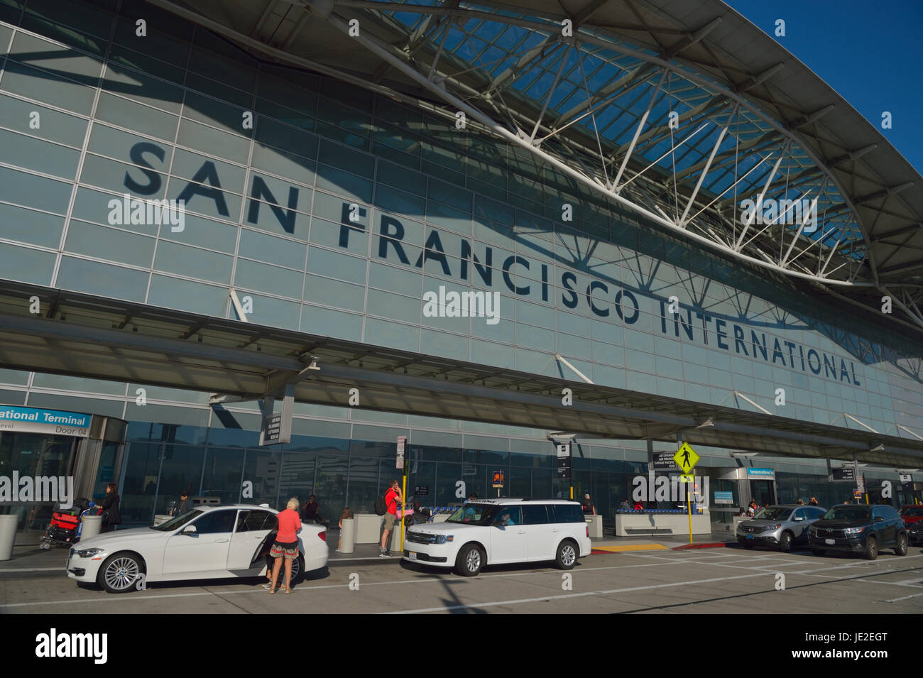 Transfert de passagers à l'aéroport international de San Francisco, Millbrae CA Banque D'Images