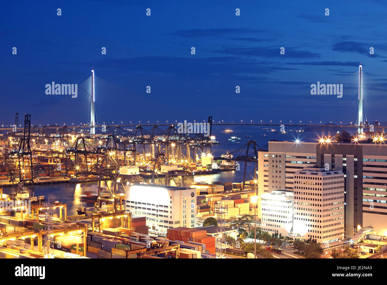 Terminal à conteneurs et tailleur de bridge à Hong Kong Banque D'Images