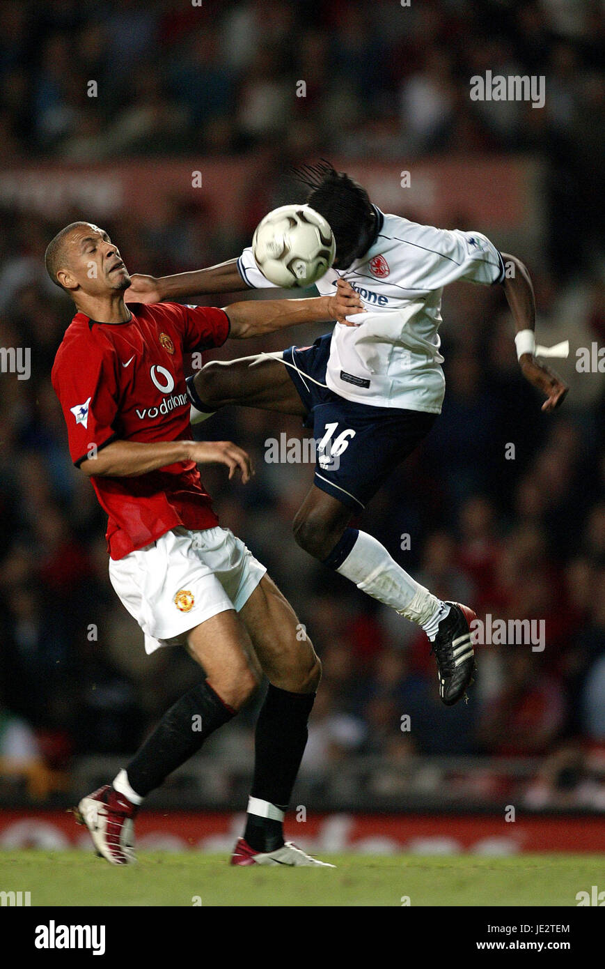 Emploi DÉSIR RIO FERDINAND MANCHESTER UTD V MIDDLESBROUGH OLD TRAFFORD MANCHESTER 03 Septembre 2002 Banque D'Images