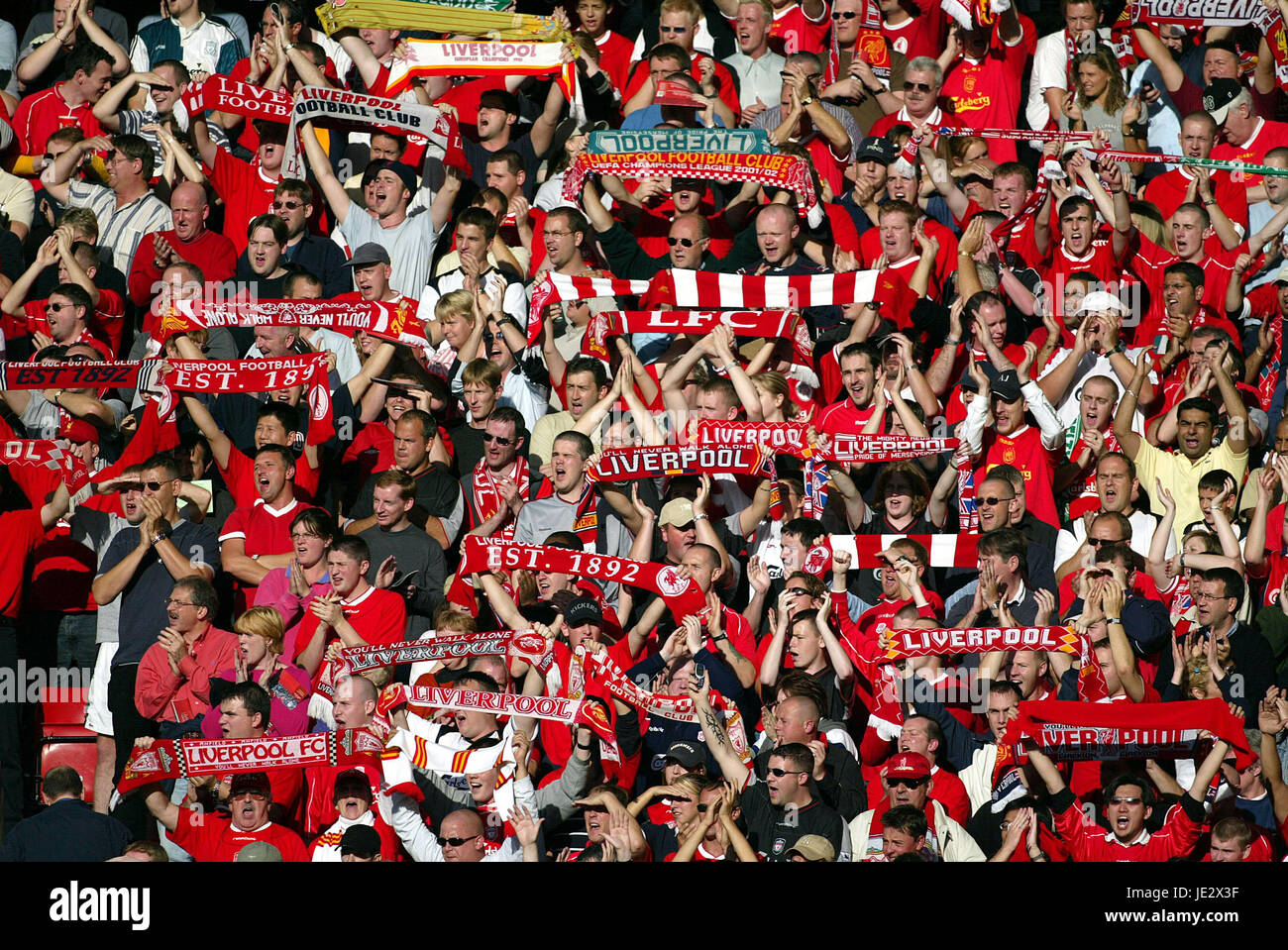 Des FANS DE LIVERPOOL Liverpool V CHELSEA LIVERPOOL ANFIELD ANGLETERRE 06 Octobre 2002 Banque D'Images