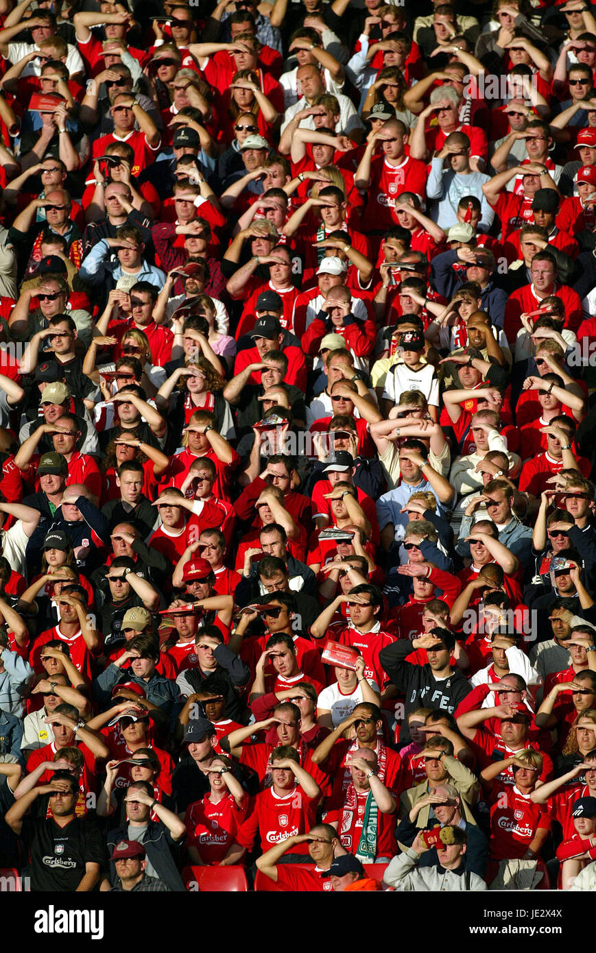 Des FANS DE LIVERPOOL Liverpool V CHELSEA LIVERPOOL ANFIELD ANGLETERRE 06 Octobre 2002 Banque D'Images