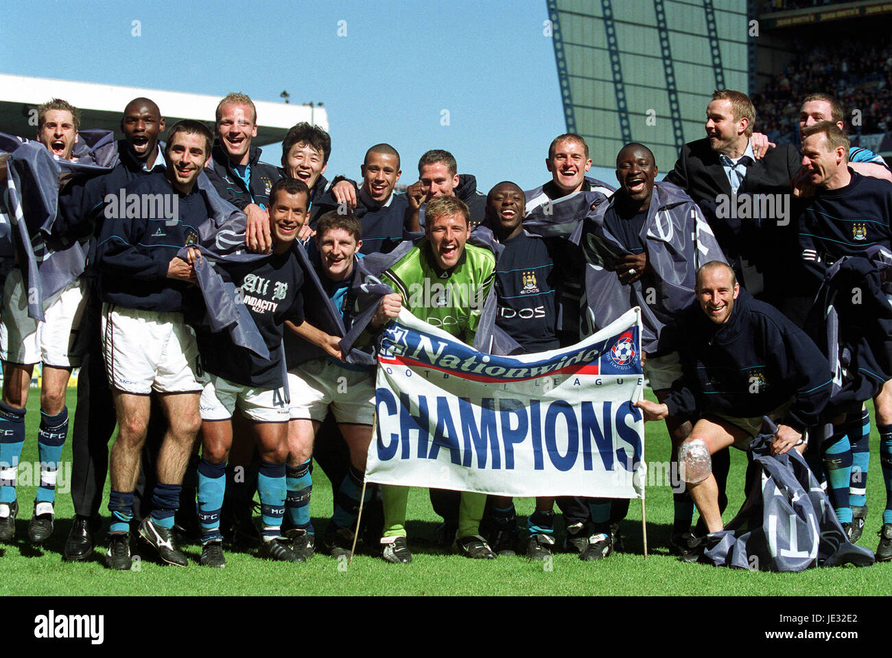 MANCHESTER CITY FC CHAMPIONS DE DIVISION 1 MAINE ROAD MANCHESTER ANGLETERRE 06 Avril 2002 Banque D'Images