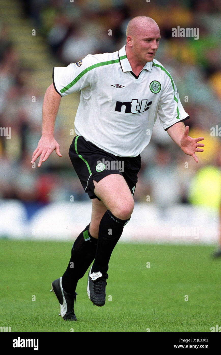 JOHN HARTSON CELTIC FC DE GLASGOW Glasgow Ecosse FIRHILL STADIUM 24 Août 2002 Banque D'Images