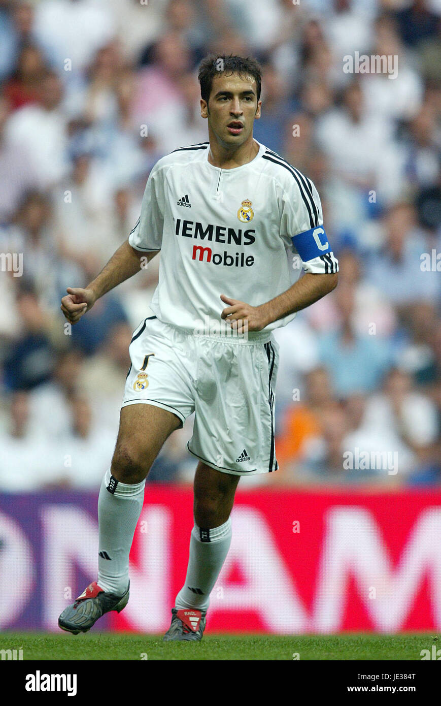 RAUL Real Madrid CF SANTIAGO BERNABEU MADRID 13 Septembre 2003 Photo Stock  - Alamy