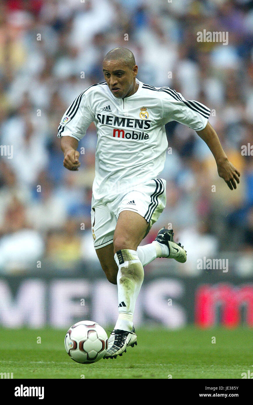Poster Ancien Real Madrid 2002 - Équipe Avec Roberto Carlos - Affiche Collection
