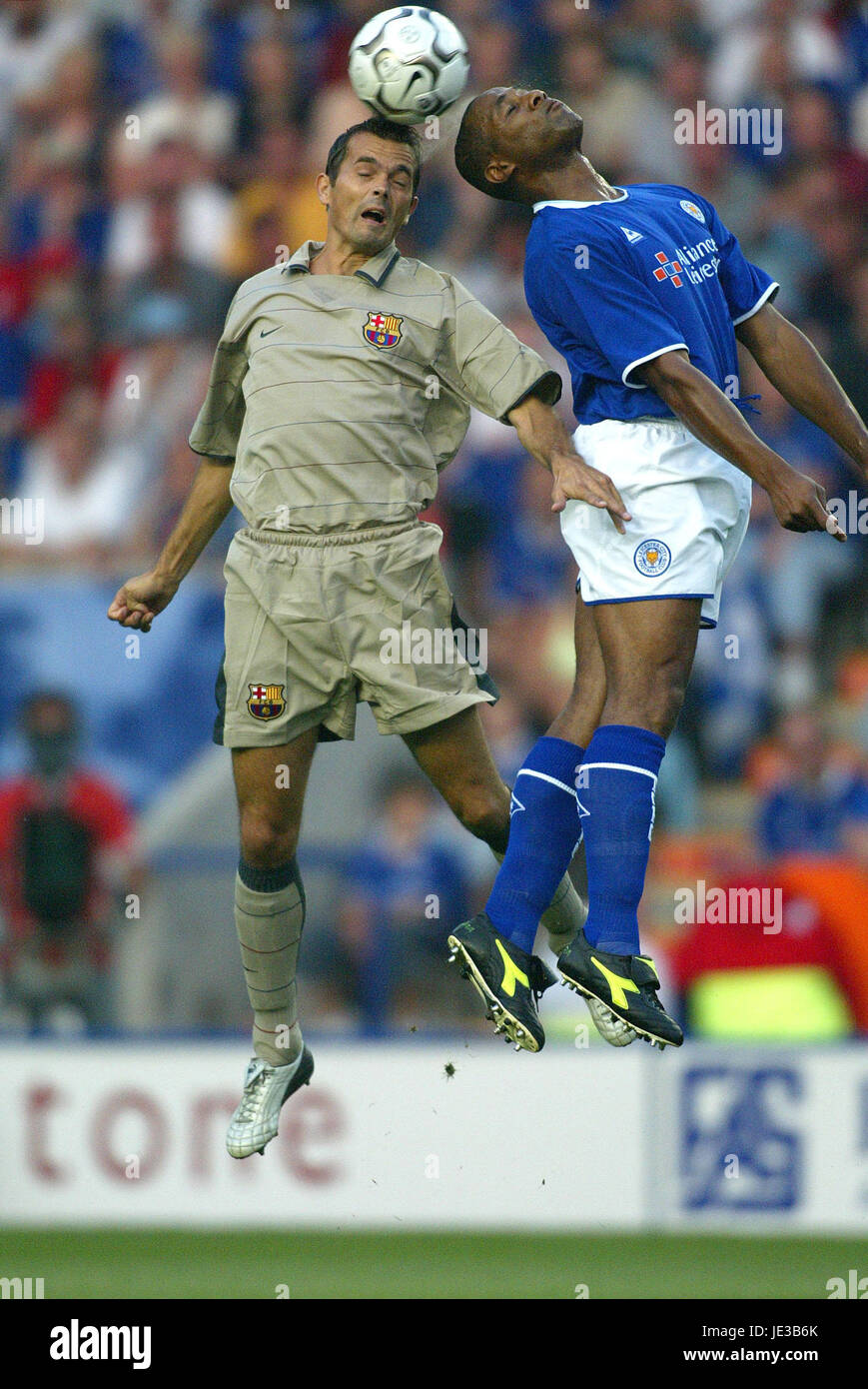 LES FERDINAND & PHILIP COCU V Leicester City FC Barcelone stade WALKERS LEICESTER ANGLETERRE 08 Août 2003 Banque D'Images