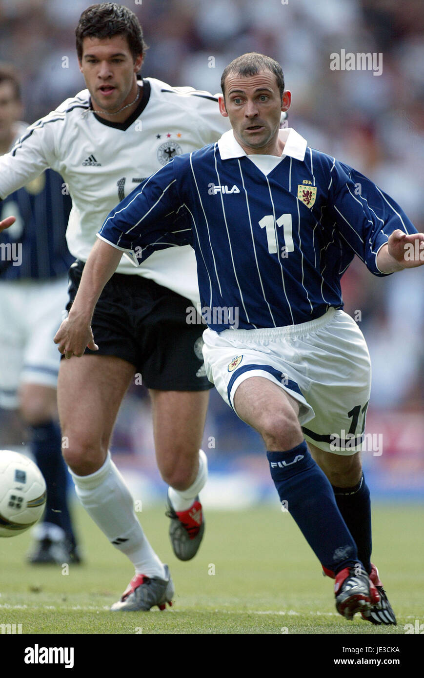 COLIN CAMERON, Michael Ballack ECOSSE / ALLEMAGNE HAMPDEN PARK GLASGOW ECOSSE 07 Juin 2003 Banque D'Images