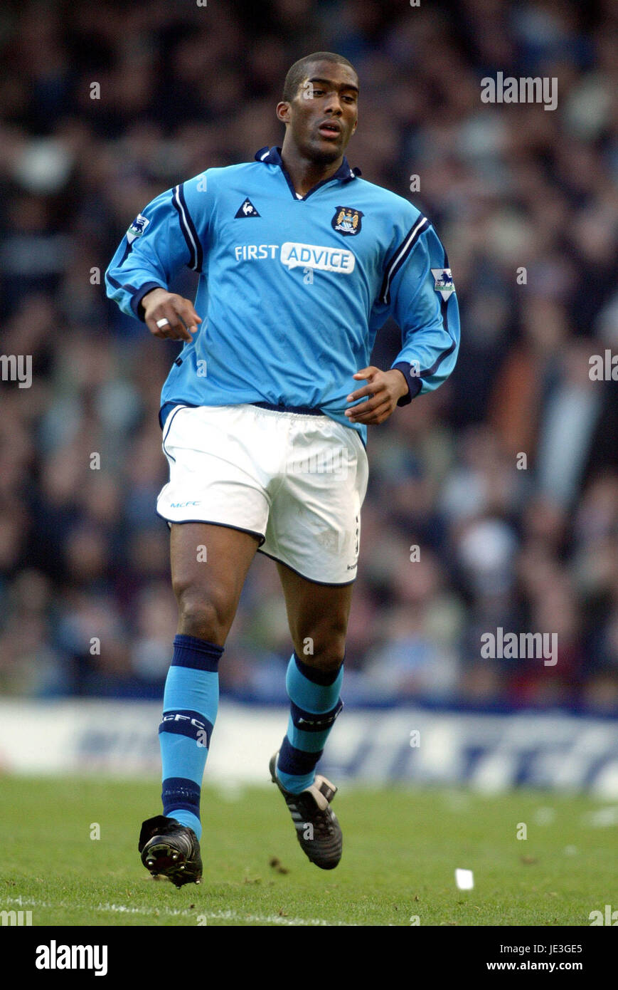 SYLVAIN DISTIN Manchester City FC MAINE ROAD MANCHESTER ANGLETERRE 01 Février 2003 Banque D'Images