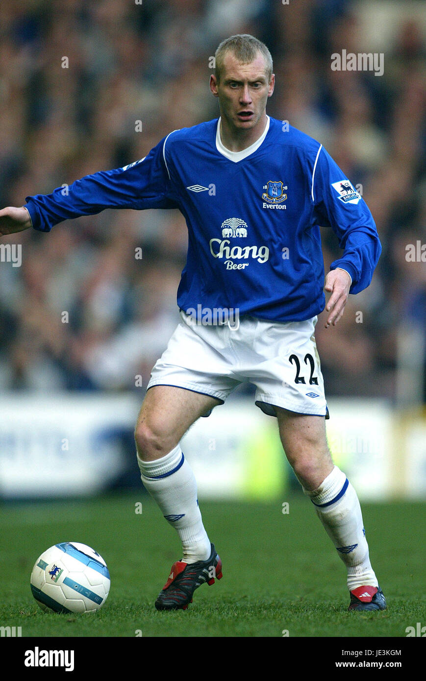 TONY HIBBERT FC Everton GOODISON PARK LIVERPOOL ANGLETERRE 30 Octobre 2004 Banque D'Images