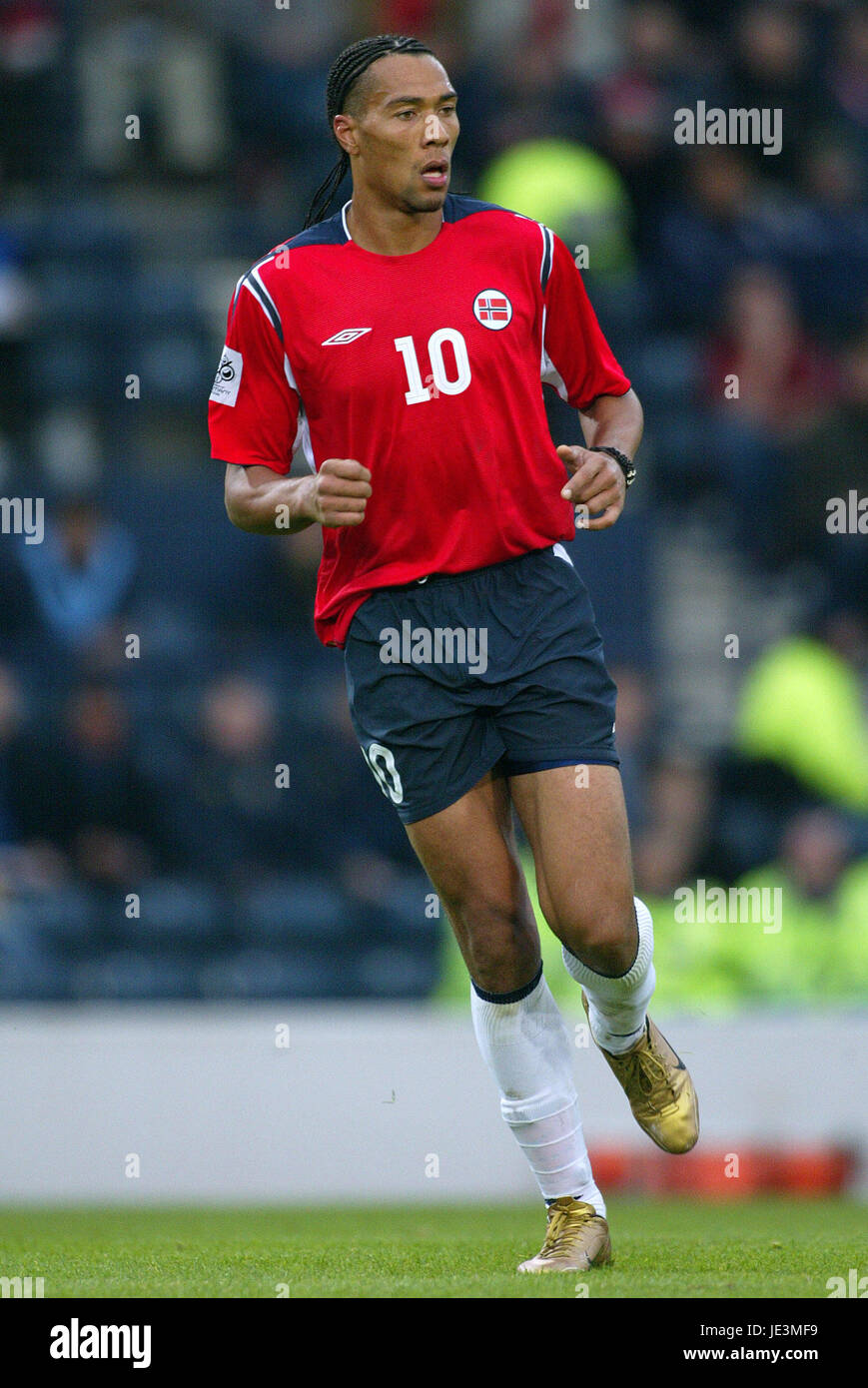 JOHN CAREW NORVÈGE & BESIKTAS HAMPDEN PARK Glasgow Ecosse le 09 octobre 2004 Banque D'Images