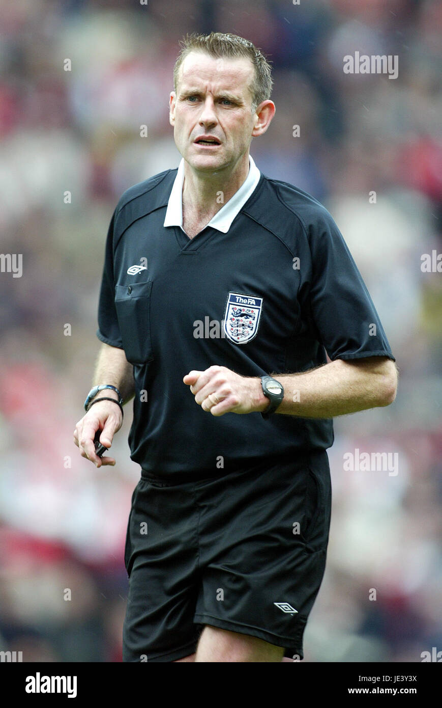 GRAHAM COIFFURE PREMIERSHIP ARBITRE PARC VILLA ASTON BIRMINGHAM ENGLAND 03 Avril 2004 Banque D'Images