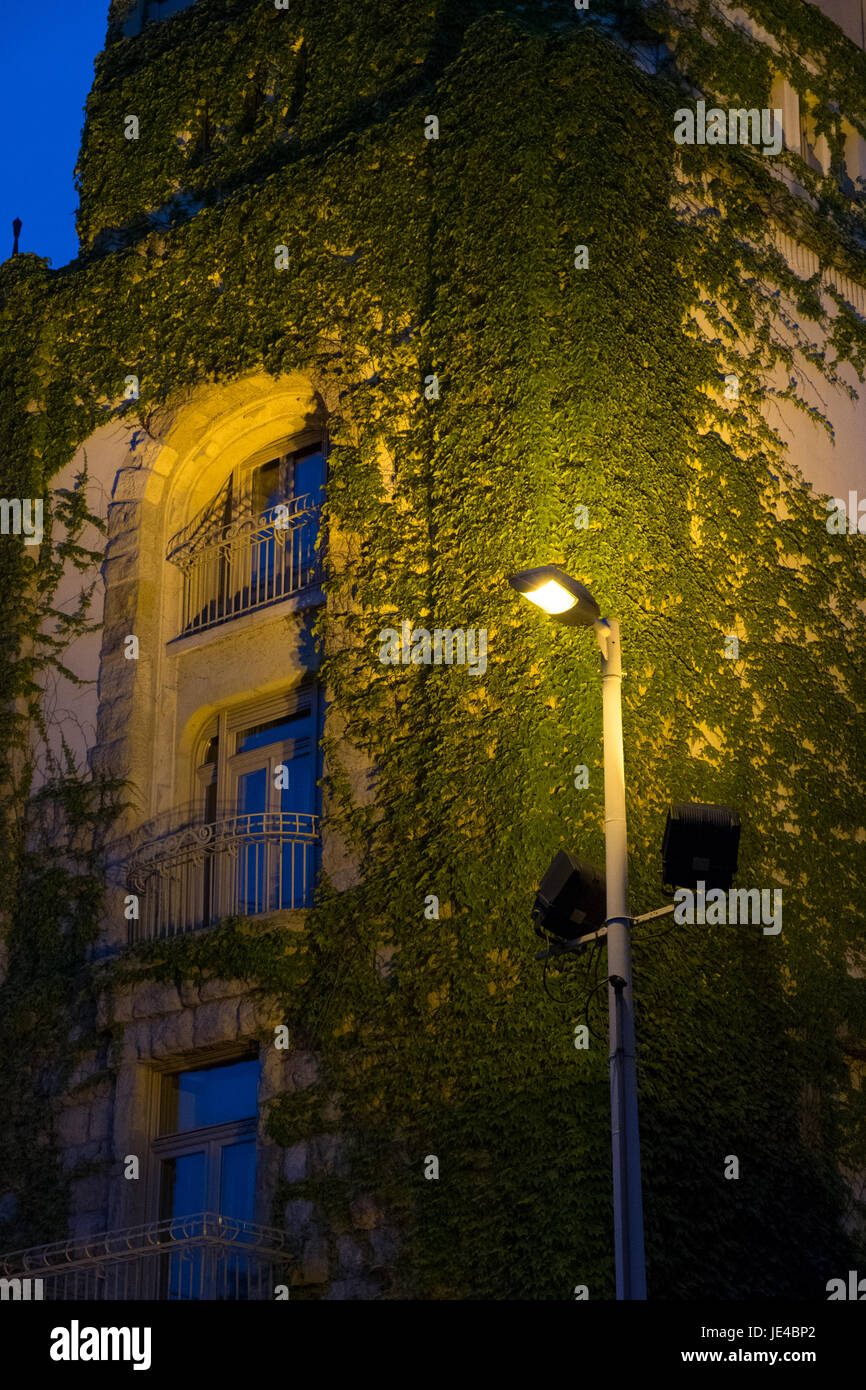 Lampe romantique dans la rue la nuit. Banque D'Images
