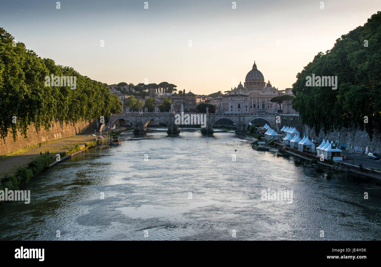 Rome avec vue sur St Peters, Italie Banque D'Images