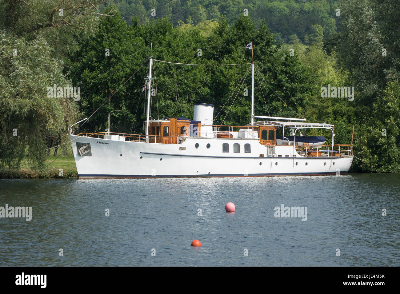 L'Angleterre, l'Oxfordshire, Henley, Lanthony yacht à moteur sur la rivière Thames Banque D'Images