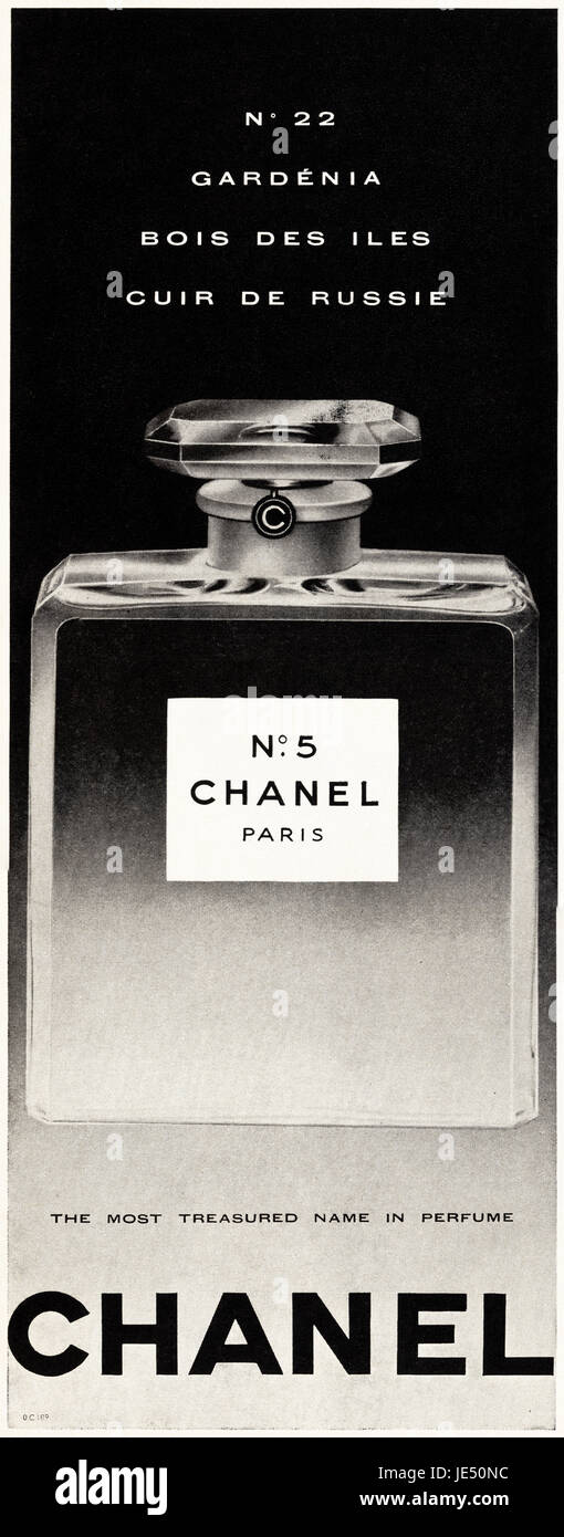 1960 Publicite Publicite Parfum Chanel No 5 Dans Le Magazine Du 5 Decembre 1960 Photo Stock Alamy