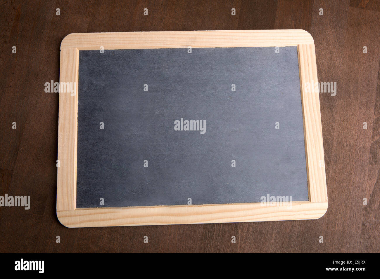 Tablette graphique sur un fond en bois brun Banque D'Images