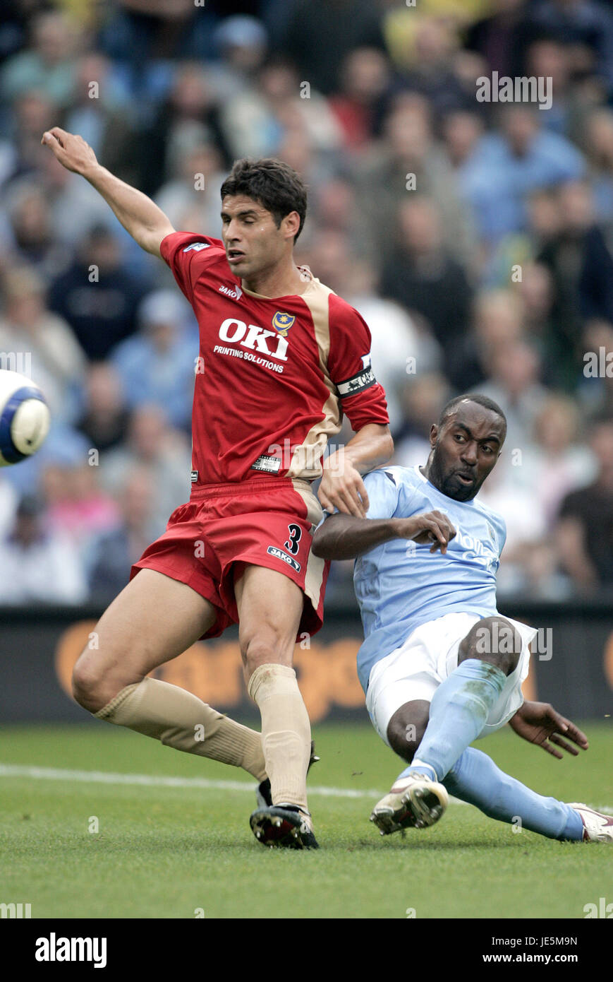 DARIUS VASSELL D STEFANOVIC & MANCHESTER CITY V PORTSMOUTH SPORT CITY MANCHESTER EN ANGLETERRE 27 Août 2005 Banque D'Images