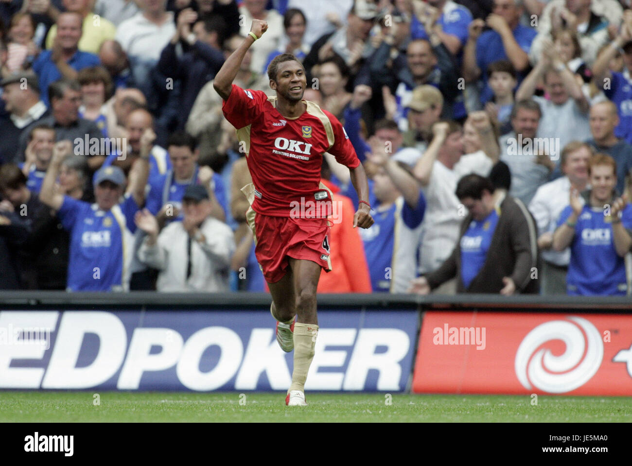 JOHN VIAFARA MANCHESTER CITY V PORTSMOUTH SPORT CITY MANCHESTER EN ANGLETERRE 27 Août 2005 Banque D'Images