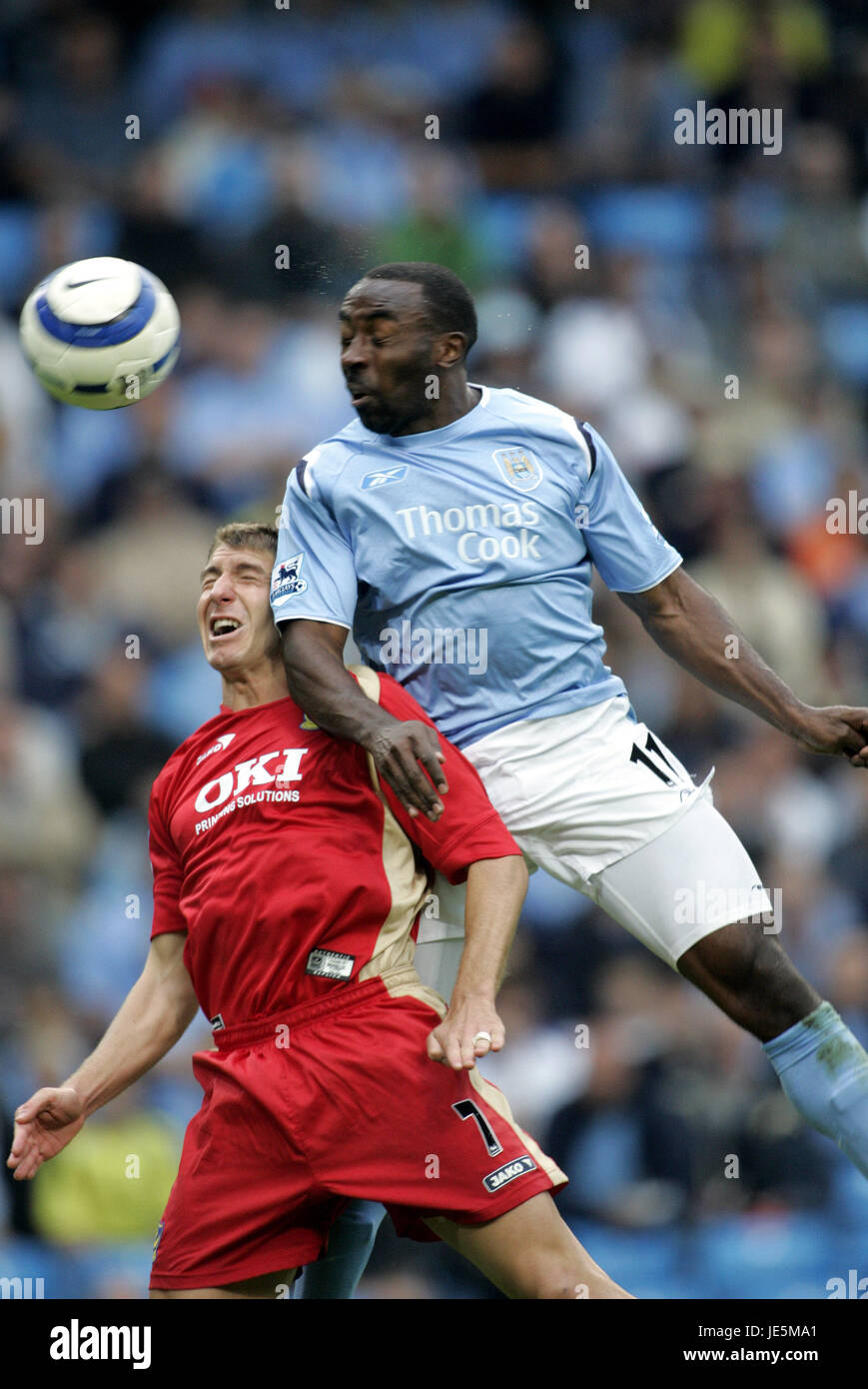 GREGORY VIGNAL DARIUS VASSELL MANCHESTER CITY V PORTSMOUTH SPORT CITY MANCHESTER EN ANGLETERRE 27 Août 2005 Banque D'Images