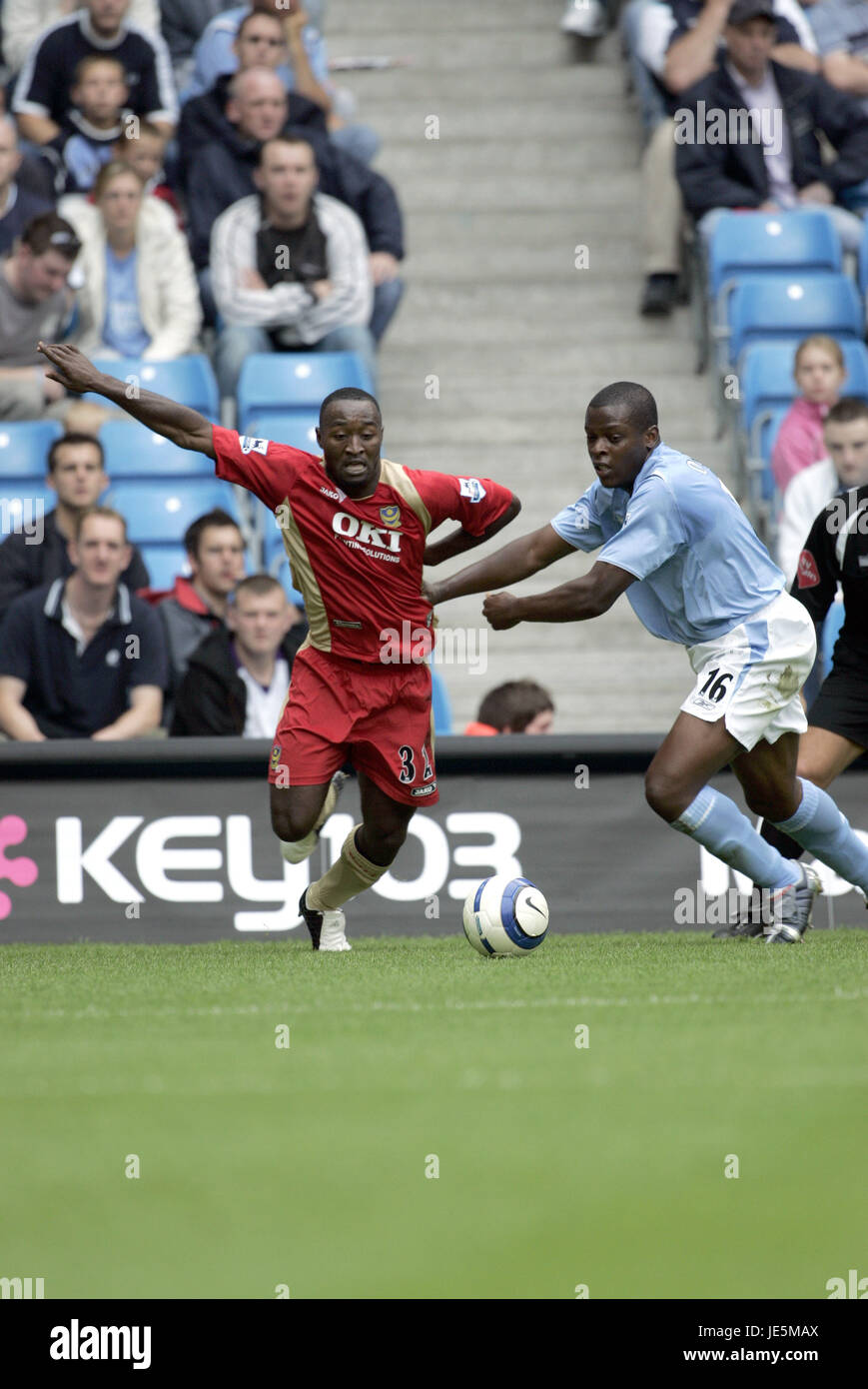 LOMANA LUA LUA & NEDUM ONUOHA MANCHESTER CITY V PORTSMOUTH ANGLETERRE MANCHESTER CITY SPORT 27 Août 2005 Banque D'Images