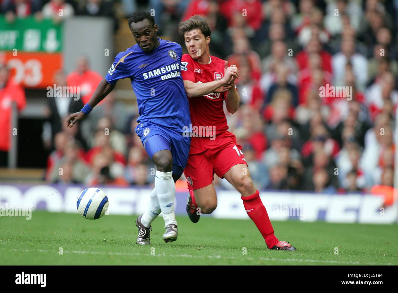 MICHAEL ESSIEN & ALONSO LIVERPOOL V CHELSEA 02 Octobre 2005 Banque D'Images