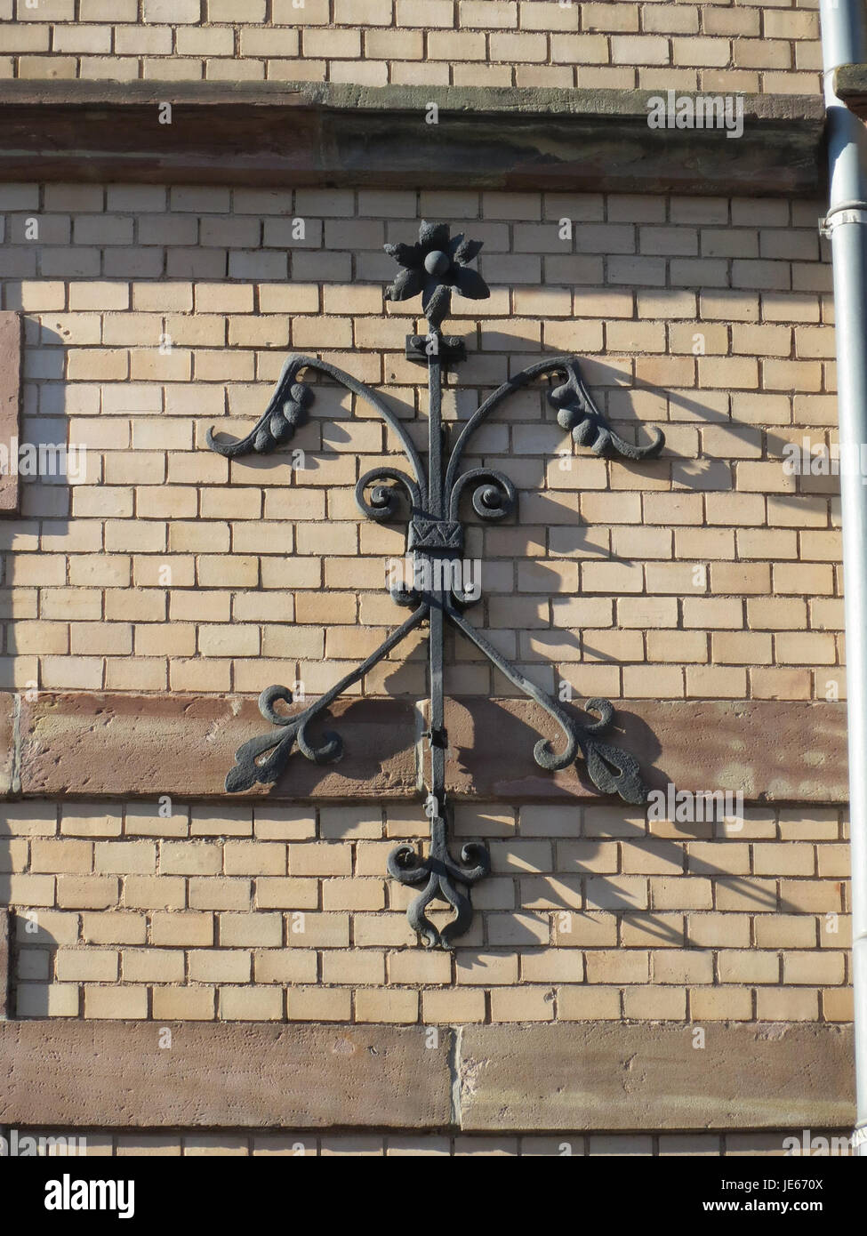 Photographie de la rue Turkenstrasse 4 à Saarbrücken, Allemagne, prise le 30 septembre 2013. Cette rue présente une architecture urbaine européenne typique. Banque D'Images