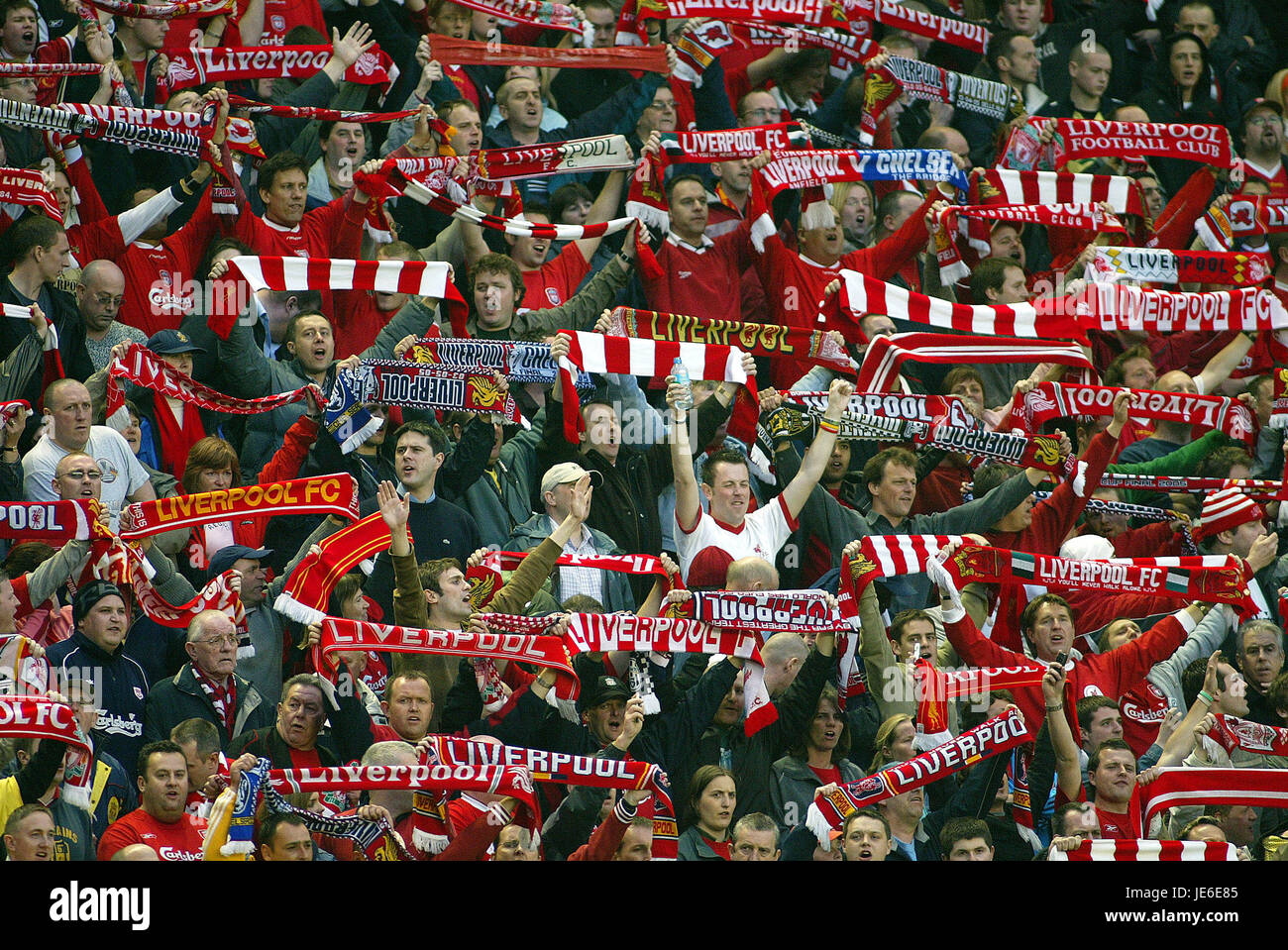 Le Kop d'ANFIELD LIVERPOOL V CHELSEA LIVERPOOL ANGLETERRE 03 Mai 2005 Banque D'Images