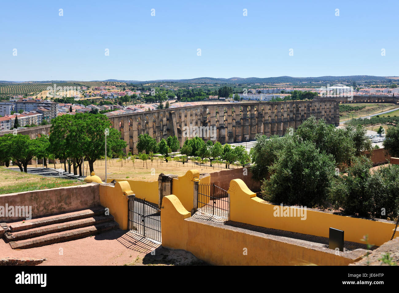 L'aqueduc d'Amoreira datant du 16e siècle, site du patrimoine mondial de l'Unesco. Elvas, Portugal Banque D'Images