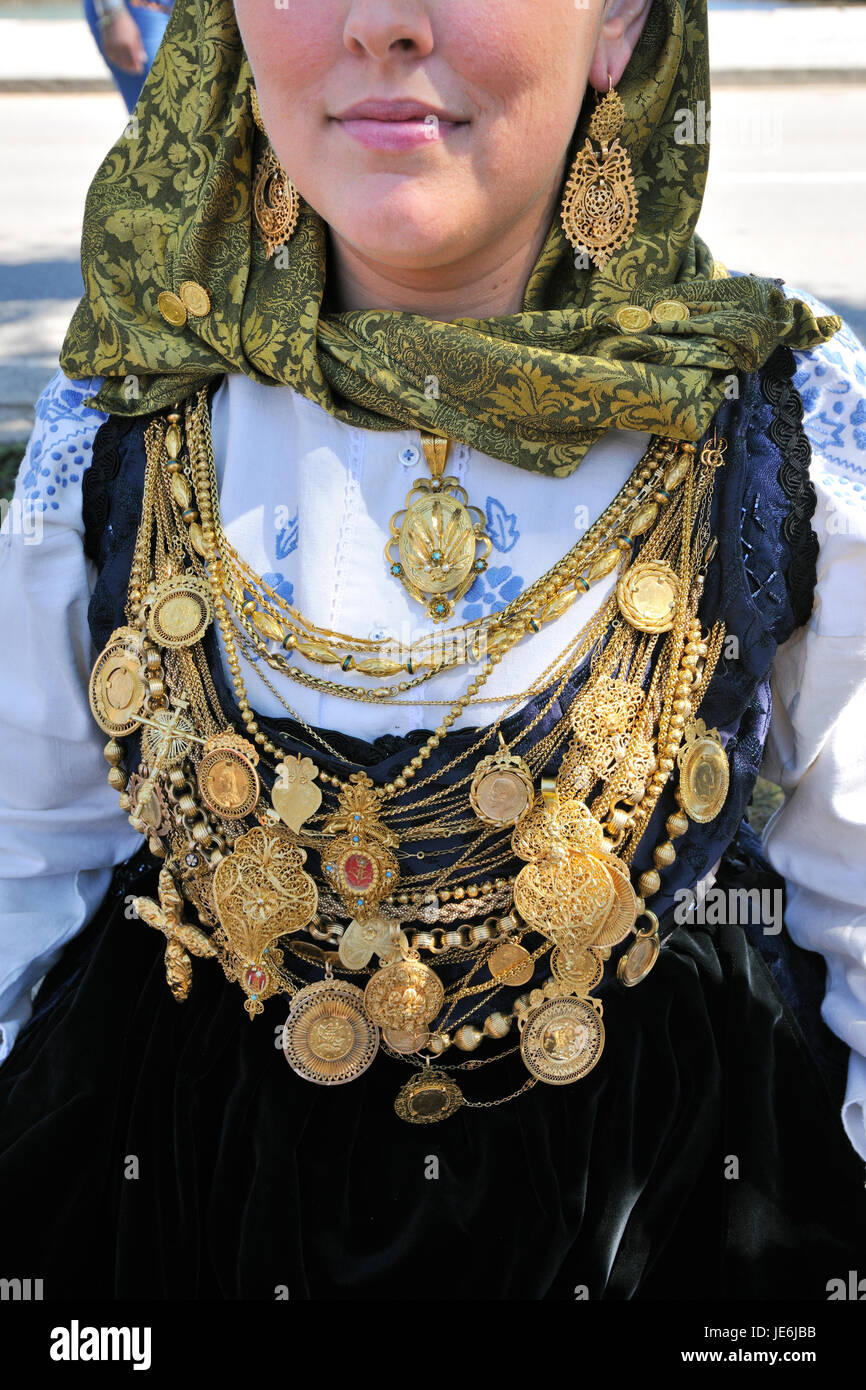 Collier en or et costume traditionnel de Minho. Notre Dame de l'agonie des festivités, la plus grande fête traditionnelle au Portugal. Viana do Castelo. Banque D'Images